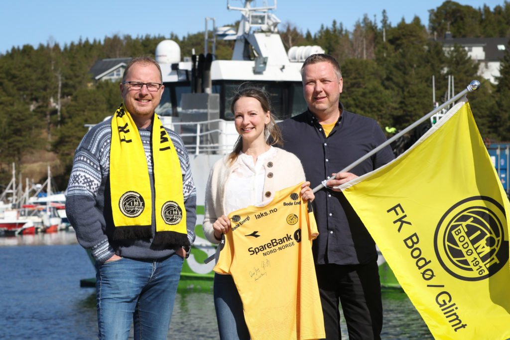 Markedsteamet i AQS heier på de gule. Fra venstre: Freddy Johansen, Lena Einseth og Johnny Olsen. Ruben Hågensen  med kontor i Alta inngår også i markedsteamet.